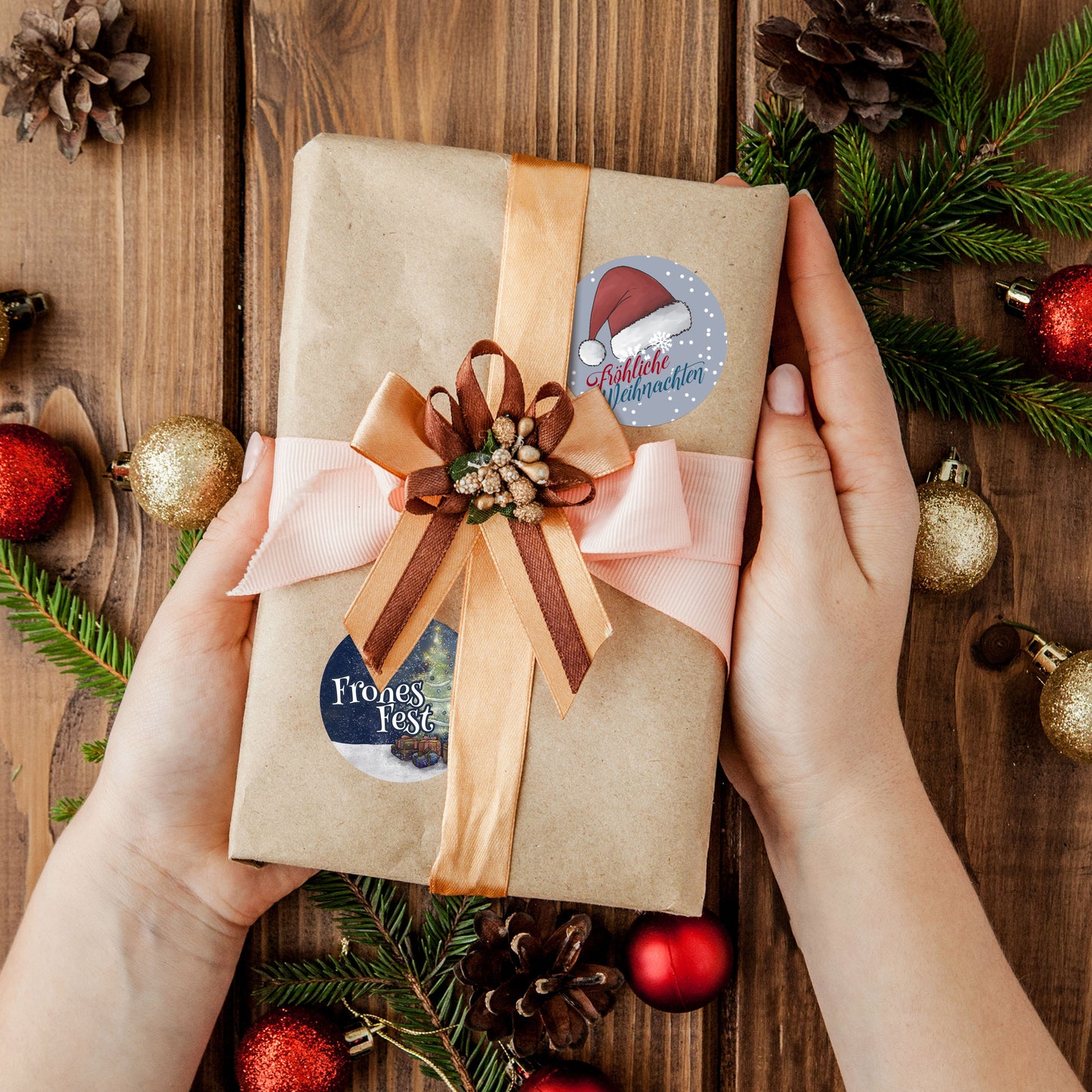 colortouch Aufkleber Weihnachten - 500 St Weihnachtsaufkleber, Frohe Weihnachten Sticker - 35mm Rund Rolle Vintage Selbstklebend Weihnachtsetiketten für Geschenke, Weihnachtsdeko, Verpackung